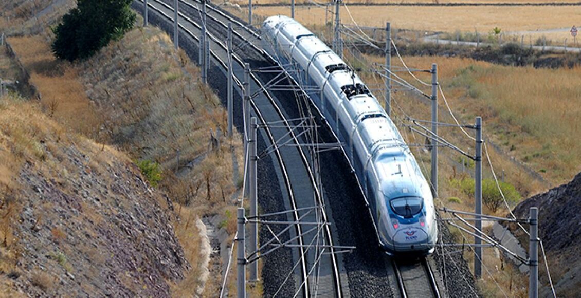 القطار السريع بين أنقرة وإزمير سيقلص الوقت إلى 2 ساعة و50 دقيقة