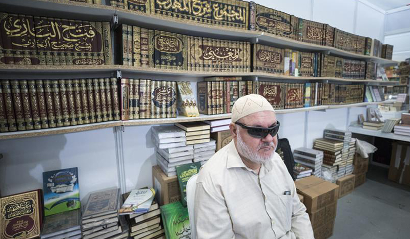 أكاديمي سوري يحقق 200 مخطوطة ويترجم المئات إلى العربية