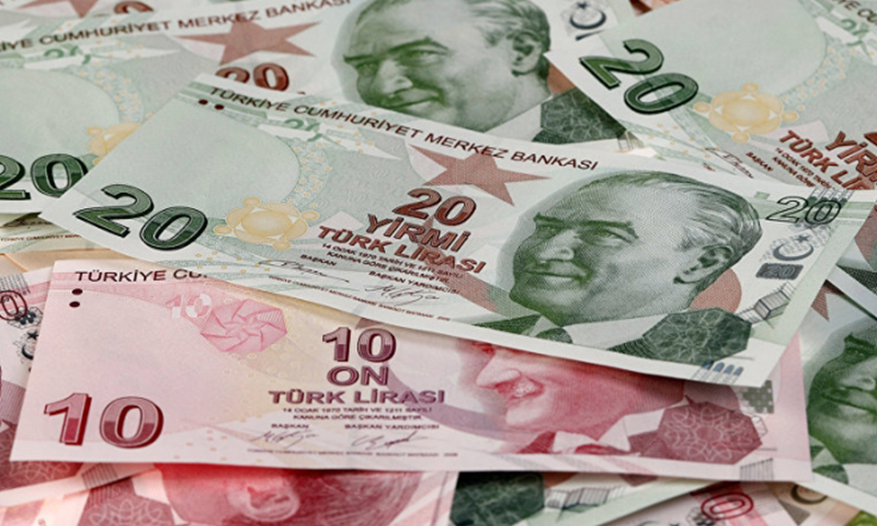 العملة التركية تواصل هبوطها جراء مخاوف من تدهور محتمل في العلاقات مع واشنطن