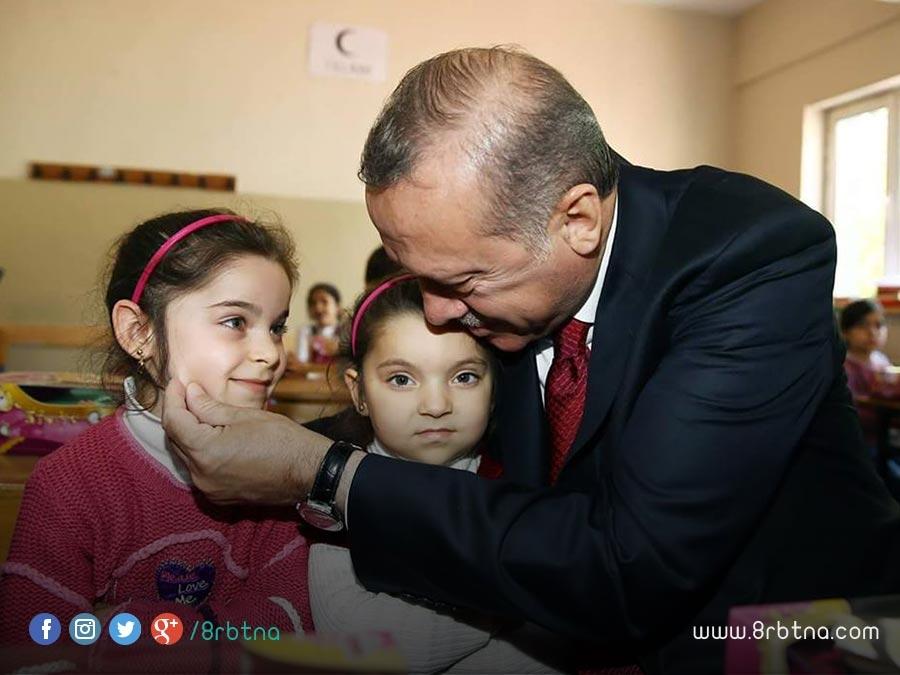 بالصور:أردوغان يلتقي الطلاب السوريين ويتحدث اليهم في مدرسمة الأئمة و الخطباء .