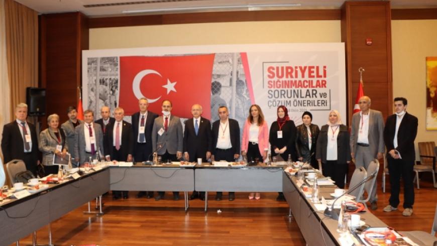 كليتشدار أوغلو يخفف من حدة خطابه خلال لقاء جمعه بناشطين سوريين في إسطنبول