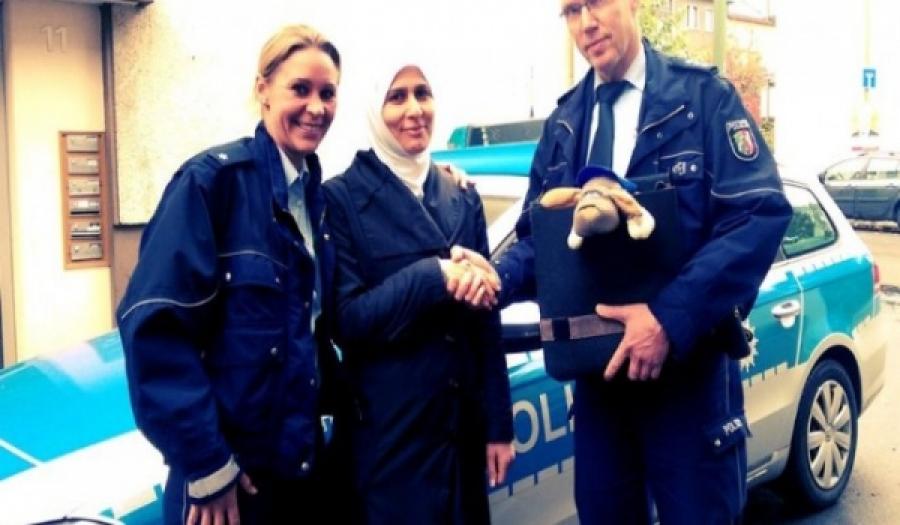 ألمانيا : لاجئة سورية تعيد قرابة 1000 يورو عثرت عليها و ترفض قبول مكافأة لقاء ذلك