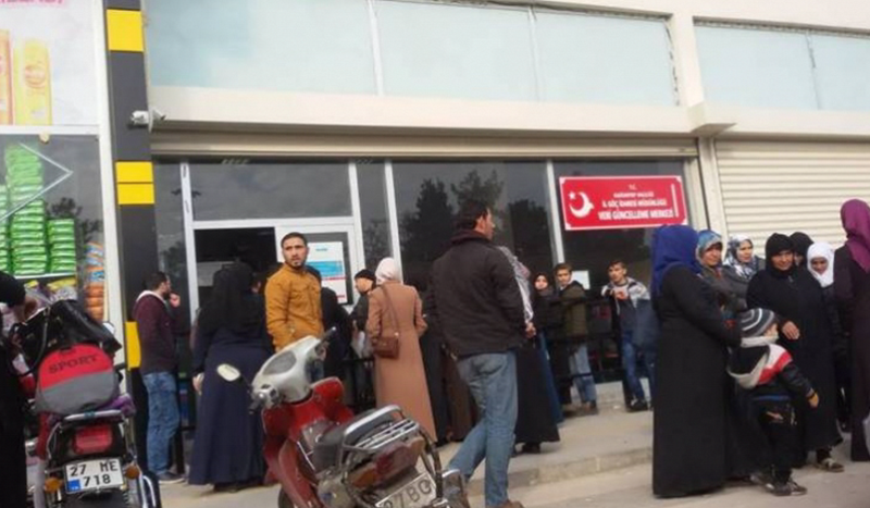غازي عنتاب.. وعد بمنح جميع السوريين بطاقة الكيمليك