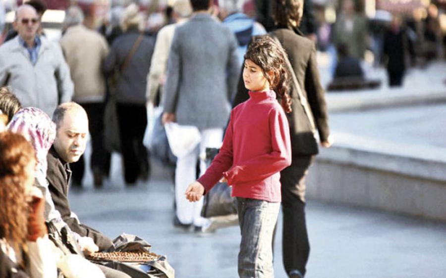 جمعية سورية تلاحق أطفال سوريا المتسولين في إسطنبول وترسلهم للدراسة