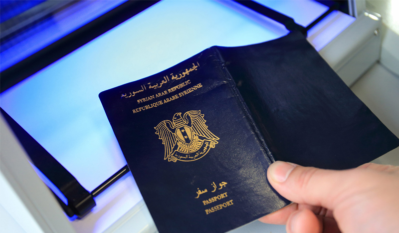 مواقع مزيفة تستهدف لاجئين سوريين لسرقة بيانات حساسة.. خبير يشرح كيفية كشفها