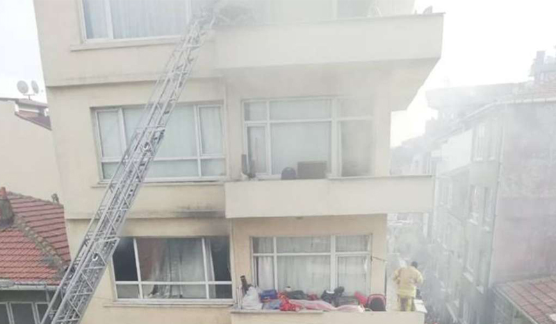 حريق ضخم يلتهم منازل سوريين في اسطنبول (فيديو)