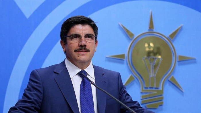 مستشار أردوغان ينتقد ترحيل السوريين ويطرح ثلاثة تساؤلات
