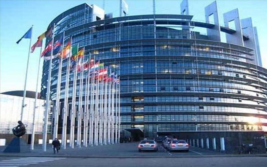 فرنسا توافق على توزيع المهاجرين على دول أوروبا و هنغاريا تعتبر الفكرة ” مجنونة “