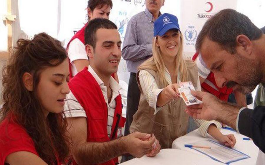 خطة لتوزيع كوبونات الطعام لتشمل السوريين خارج المخيمات