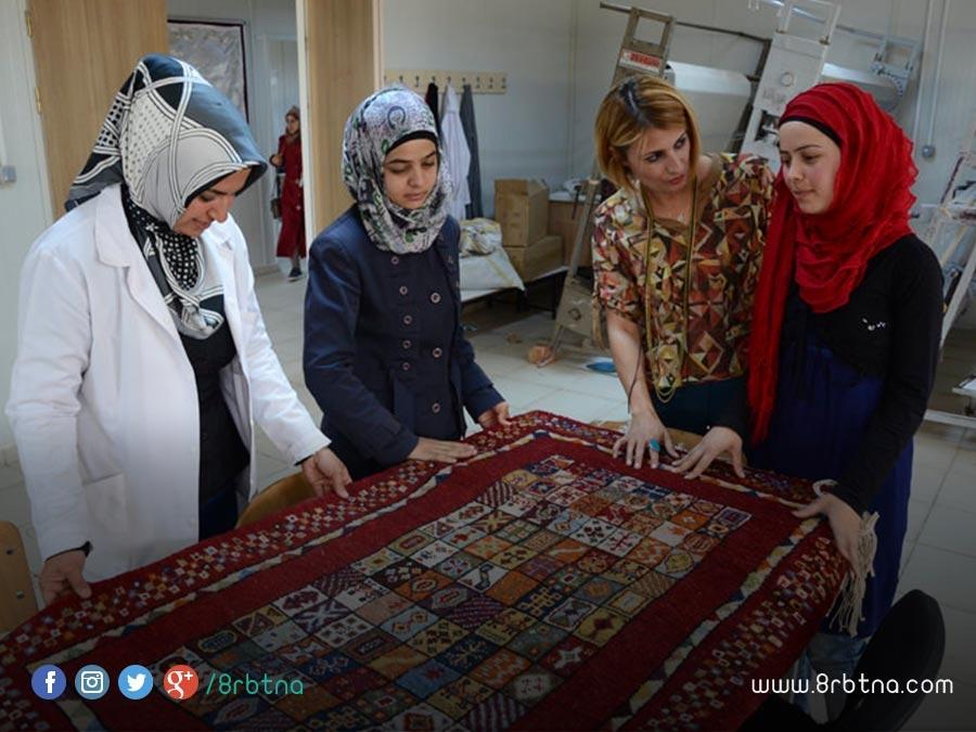 من تركيا..سوريتان من ذويي الاحتيجات الخاصة تحيكان السجاد وتصدرانه للصين واليابان