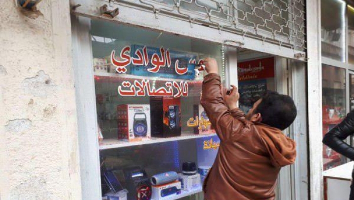 السوريون في كليس يستبدلون لوحات محالهم العربية بالتركية