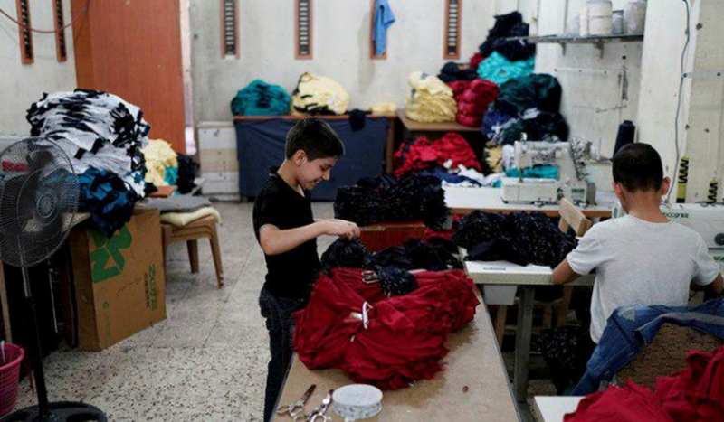الحكومة التركية تفرض إذن العمل على السوريين